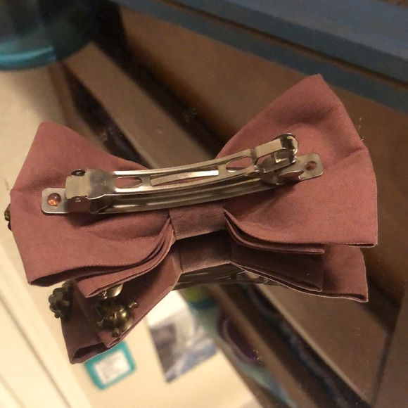 Hair bow tow snap clip with skulls - Picture 3 of 3